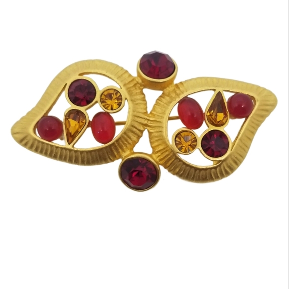 GIVENCHY RARE 1970s SATIN GOLDTONE & RHINESTONE DOUBLE PAISLEY DESIGN BROOCH - Picture 1 of 5
